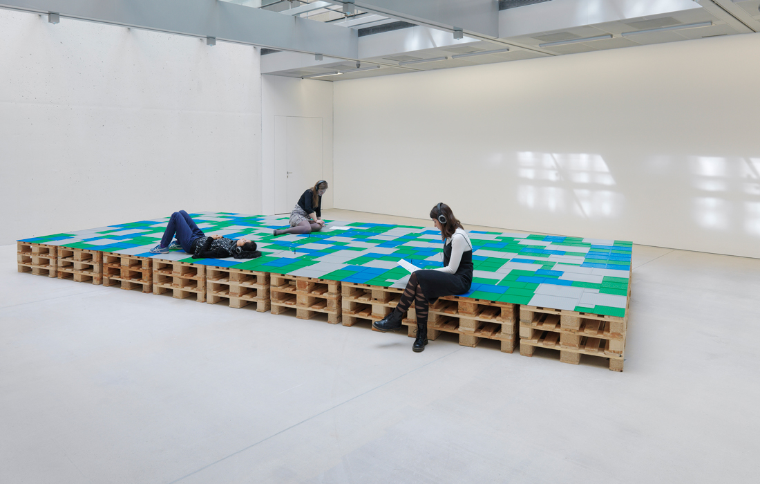 10-pssst-Leopard-2A7+(2013)_Natascha-Sadr-Haghighian